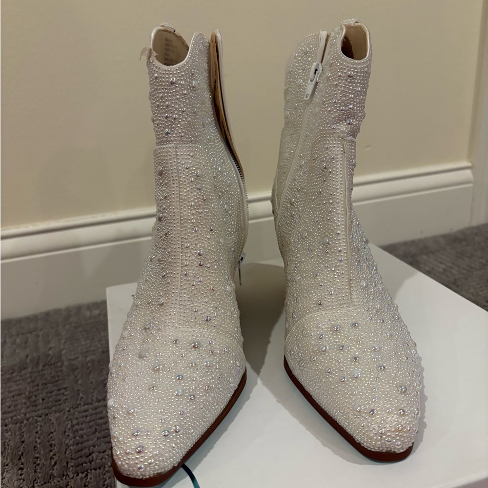 Betsey Johnson Emory Ankle booties